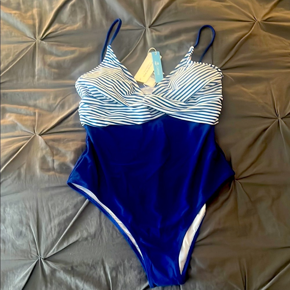 Cupshe One Piece Swimsuit Women’s Size L - NWT